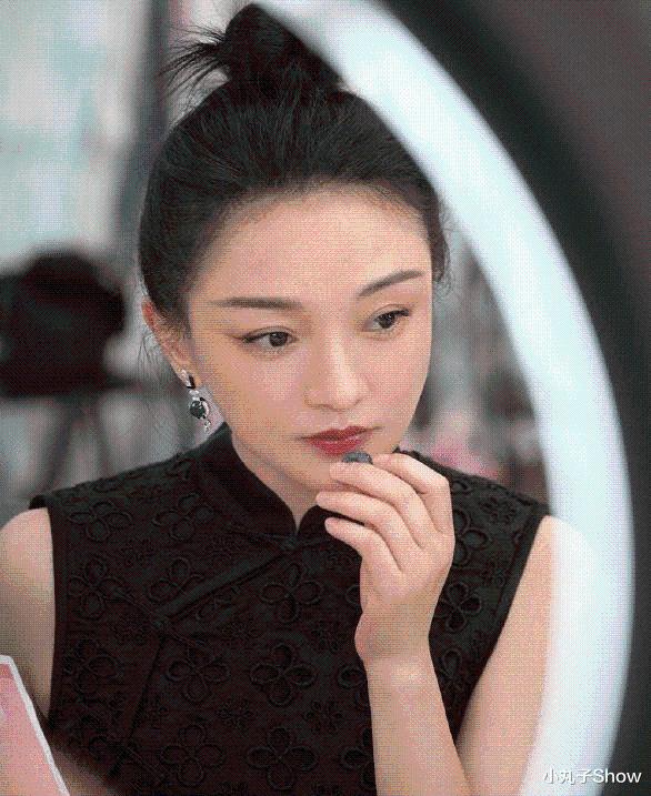 47岁周迅高调出席活动,小香风打扮优雅又性感,渔网袜秀性感美腿休闲区蓝鸢梦想 - Www.slyday.coM 47岁周迅高调出席活动,小香风打扮优雅又性感,渔网袜秀性感美腿休闲区蓝鸢梦想 - Www.slyday.coM