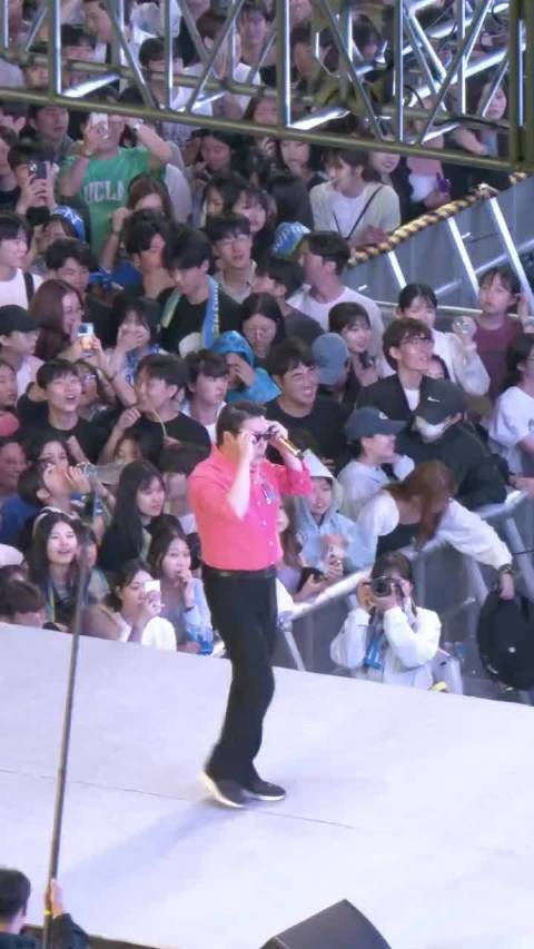 鸟叔演唱会现场气氛实在太火爆