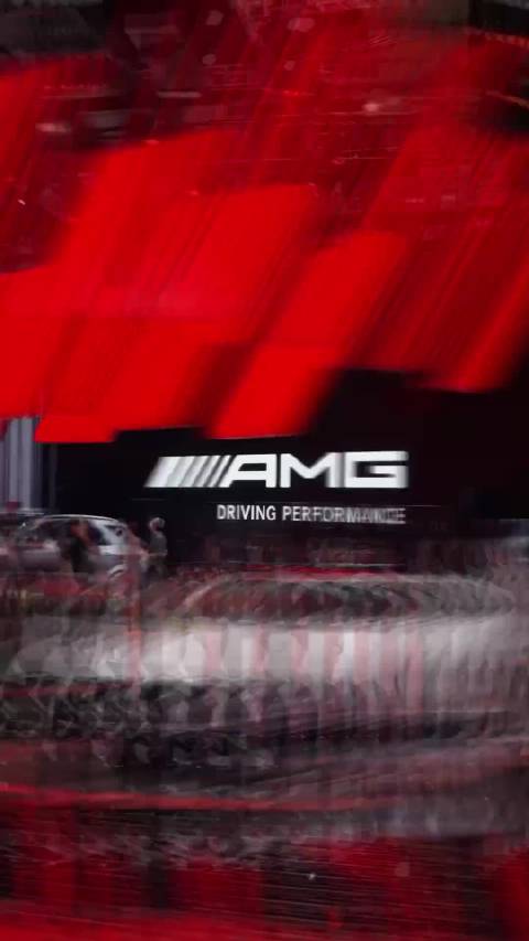 您好，欢迎来到梅赛德斯奔驰AMG展台！