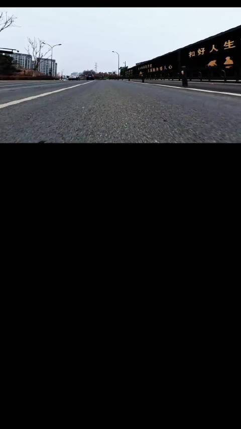 高尔夫R-Line手动挡日常跑街丝滑,二挡断油准许起飞