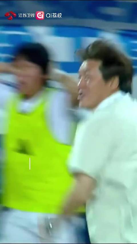 曾经的“玉面杀手”，现在的宿迁队主教练｜颜值会变，对足球的爱不会变