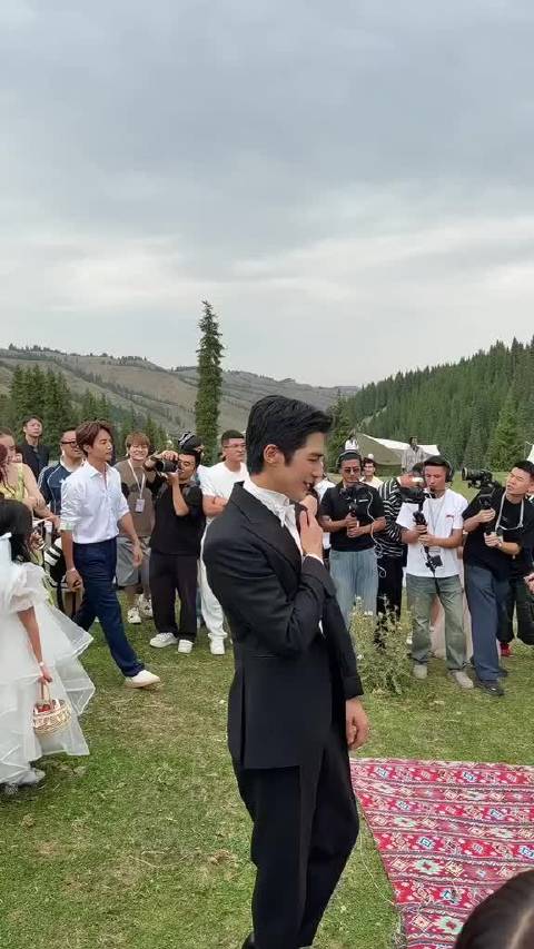 姜潮麦迪娜婚礼，马天宇跳舞了