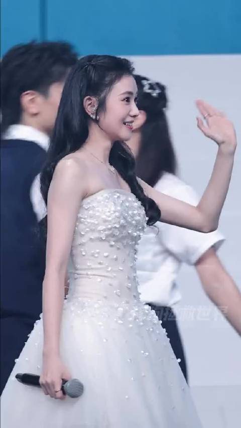 刘浩存唱＂小幸运＂好甜啊 又美又会唱