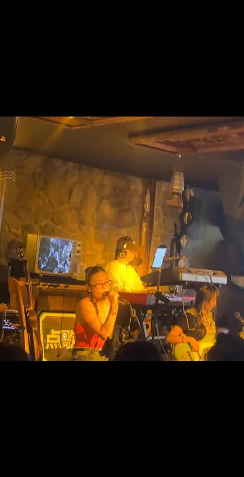 又闻到眼泪沸腾的味道