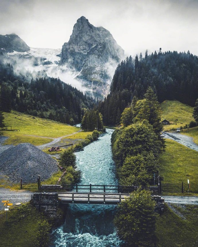 《爱的迫降》，真的很想去瑞士散散心啊