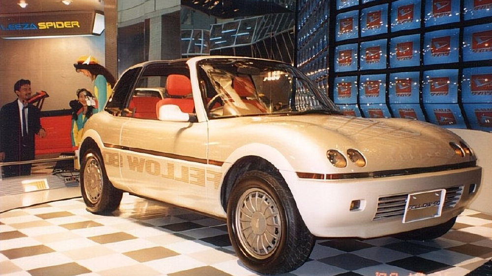 接近量产形态的双门概念小跑车-1989款大发Fellow 90