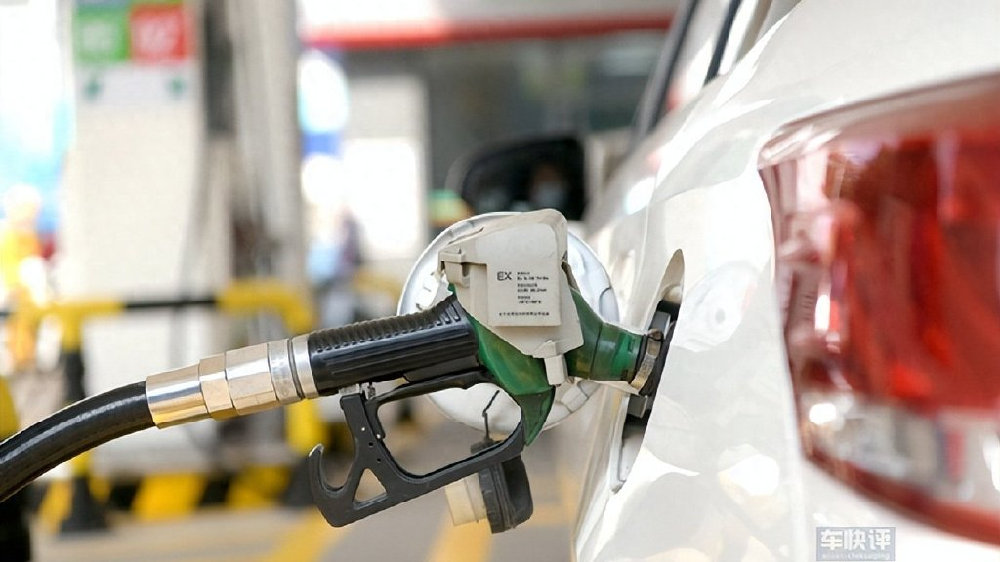 新方案出台：除完善充电设施外，也重点提到了燃油汽车消费