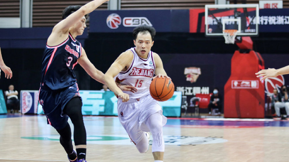 王奕博三年1800万转会青岛，得偿所愿，但背后秘辛惊人