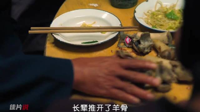 《暴裂无声》 哑巴父亲的沉默与愤怒，权贵们的谎言与贪婪激烈碰撞