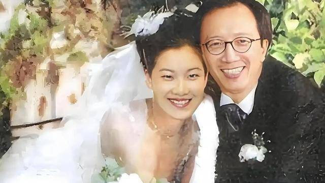 恩爱23年抵不过残酷现实！73岁梁锦松明显衰老，47岁伏明霞依旧美艳