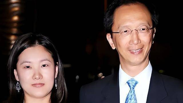 恩爱23年难敌残酷现实！73岁梁锦松年老憔悴，47岁伏明霞仍貌美如花