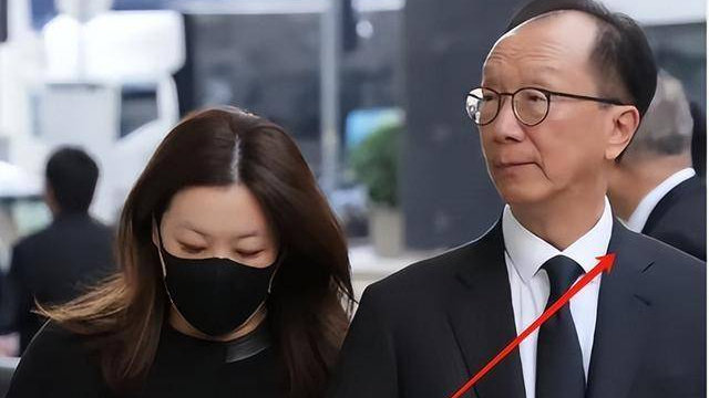 恩爱23年难敌岁月摧残！73岁梁锦松尽显老态，47岁伏明霞仍楚楚动人