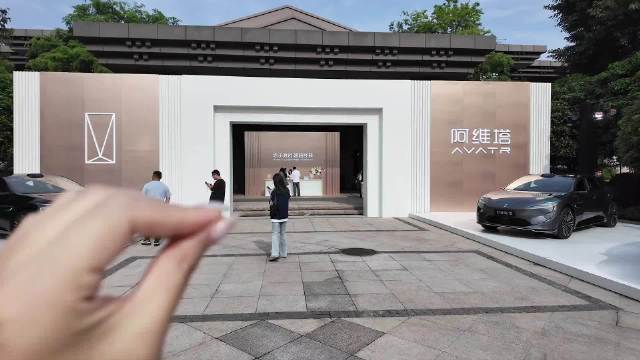 都说发布会看新车，我却只记住了鸿蒙座舱的顺