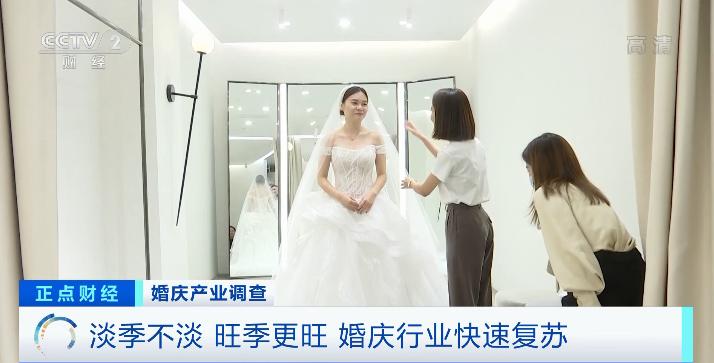 民政局被“挤爆”了!凌晨2点,“情侣”们排队“领证”!疫情之下“婚礼季”,有大变化休闲区蓝鸢梦想 - Www.slyday.coM 民政局被“挤爆”了!凌晨2点,“情侣”们排队“领证”!疫情之下“婚礼季”,有大变化休闲区蓝鸢梦想 - Www.slyday.coM