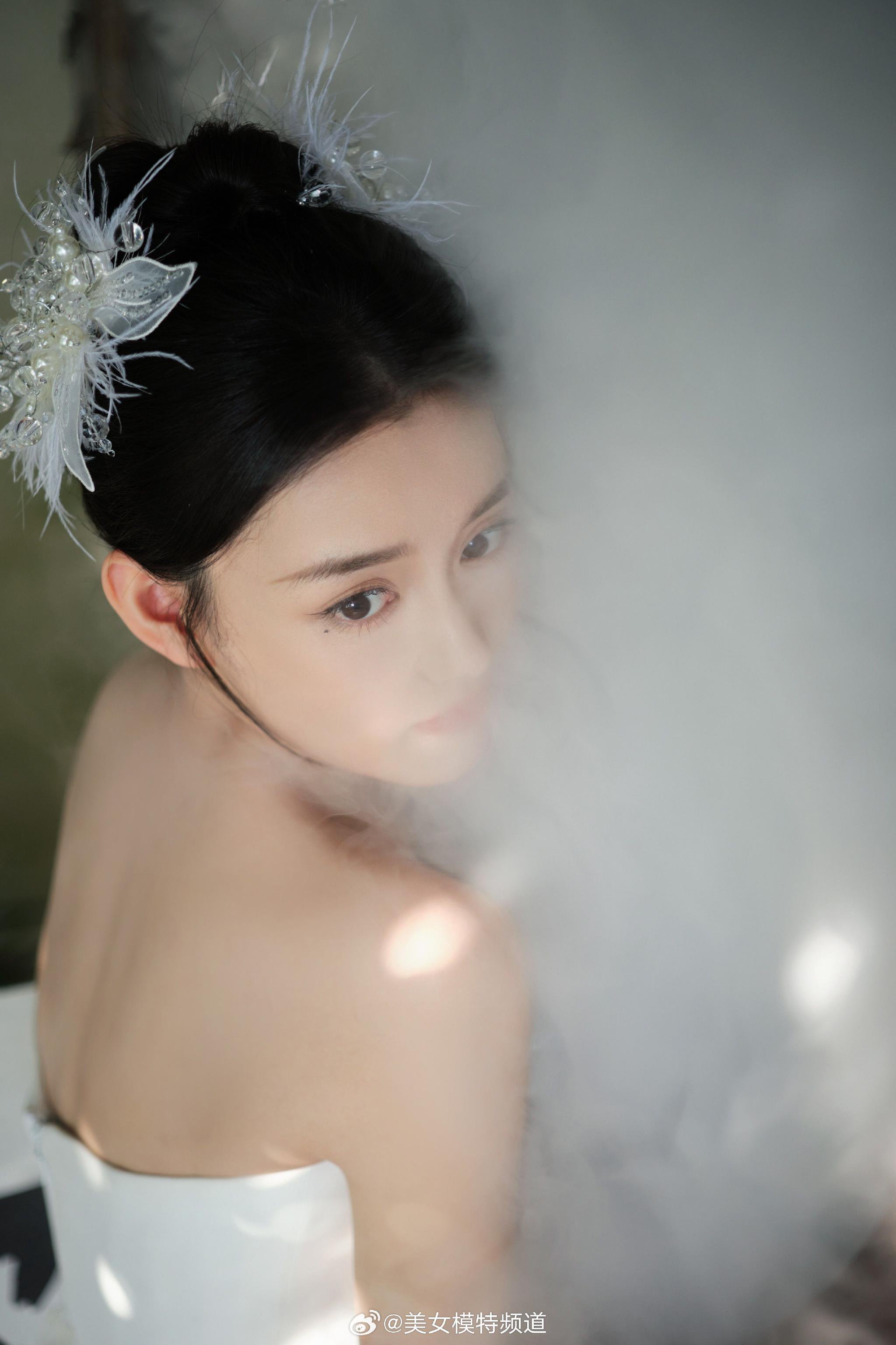 蒋依依婚纱少女