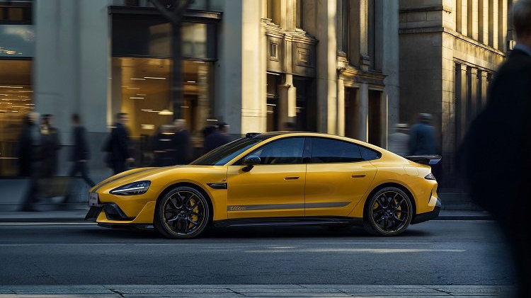 小米SU7 Ultra入选游戏《GT7》！史上首款中国车