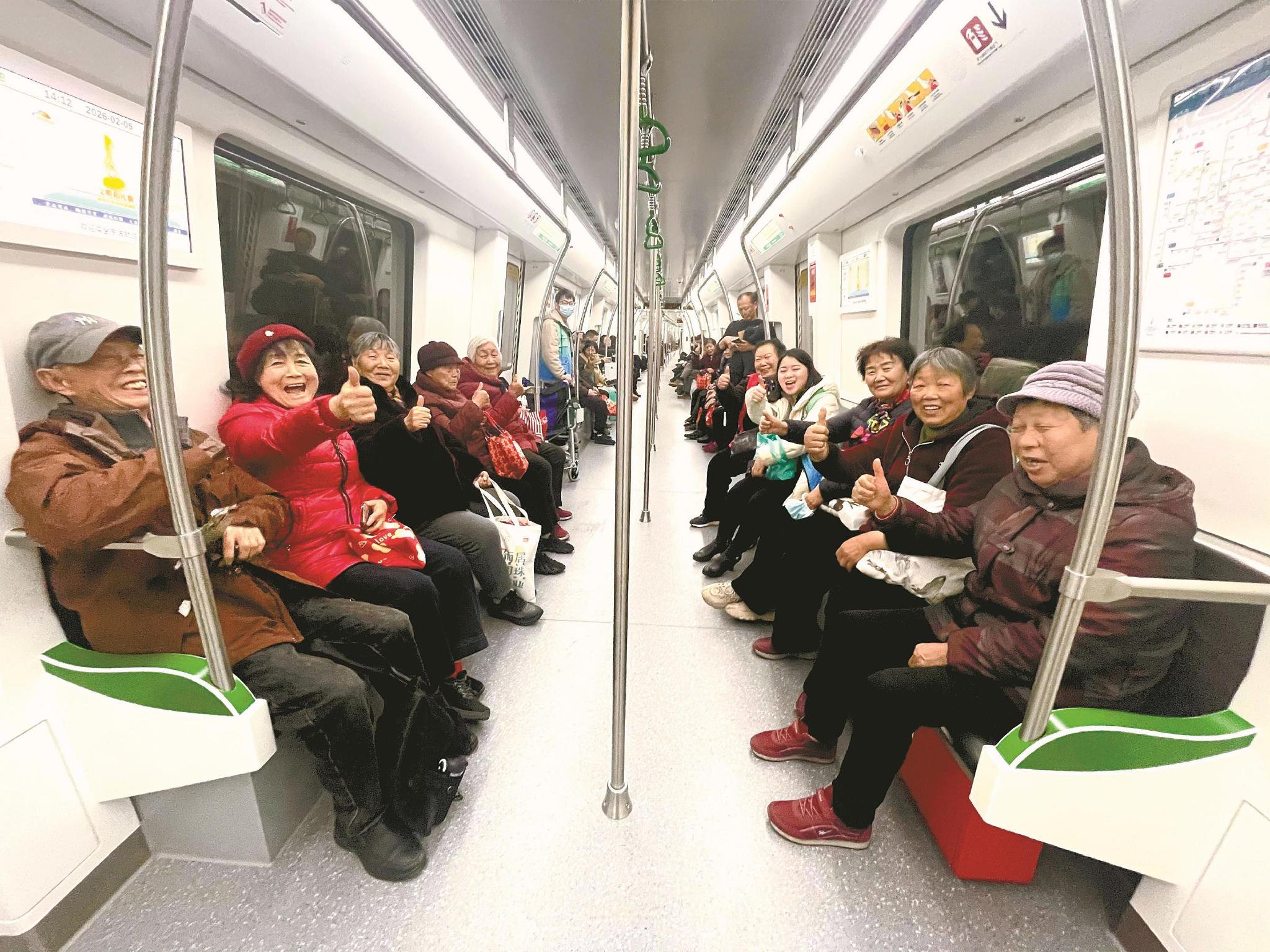 这些独居老人的新春快乐满格