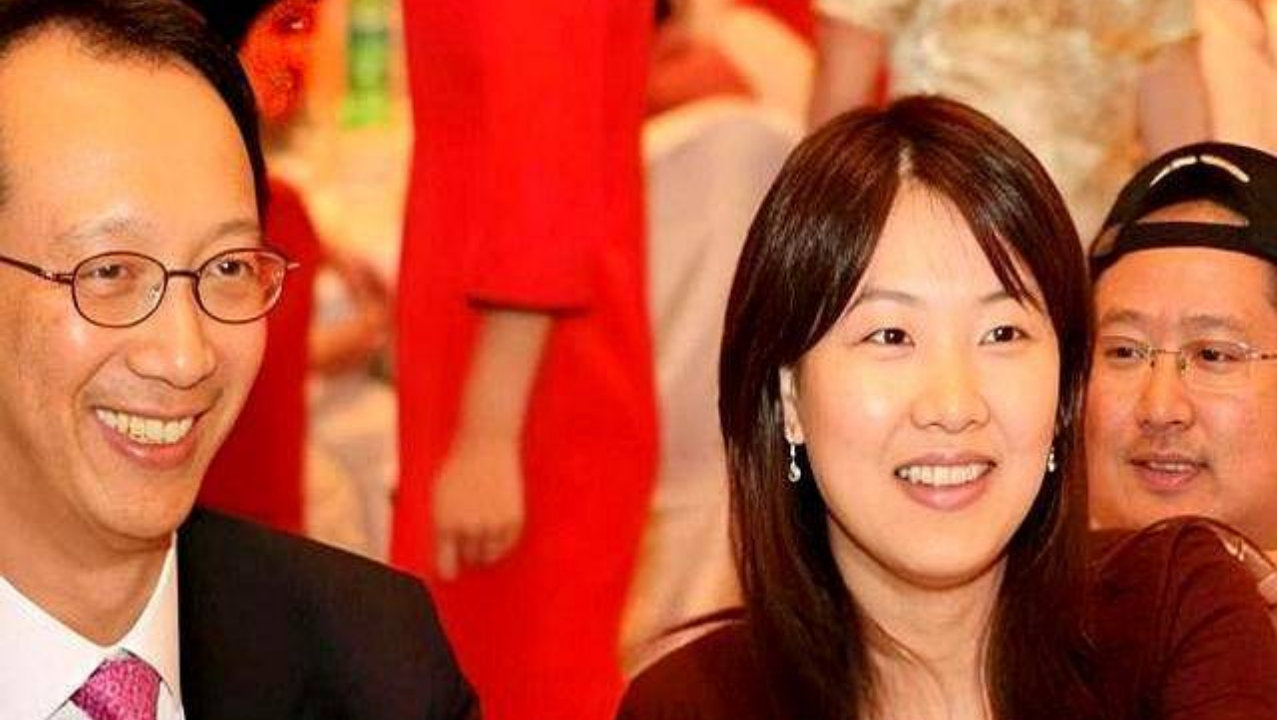 现实终究打败了爱情？梁锦松伏明霞23年婚姻，如今状态天差地别