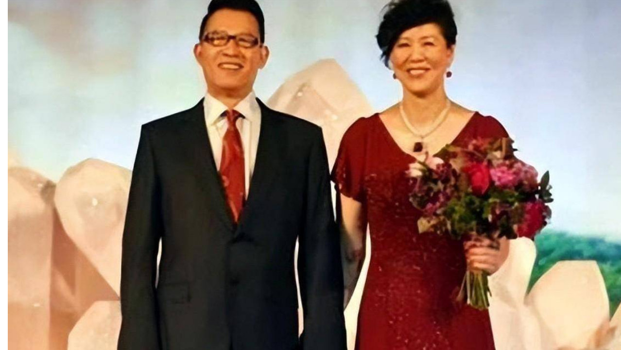 女排传奇郎平：一生有过三段感情，56岁决定再婚，大女儿已经34岁