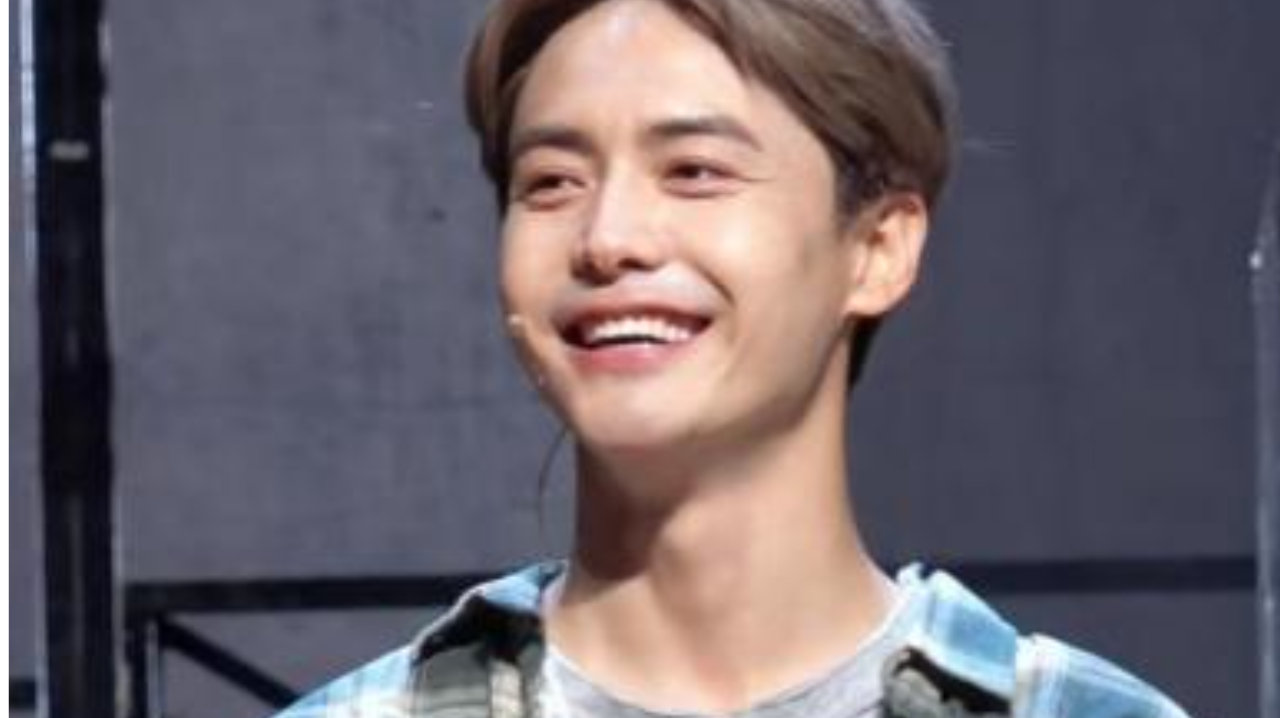 演员马天宇好接地气,坐高铁回家买站票！