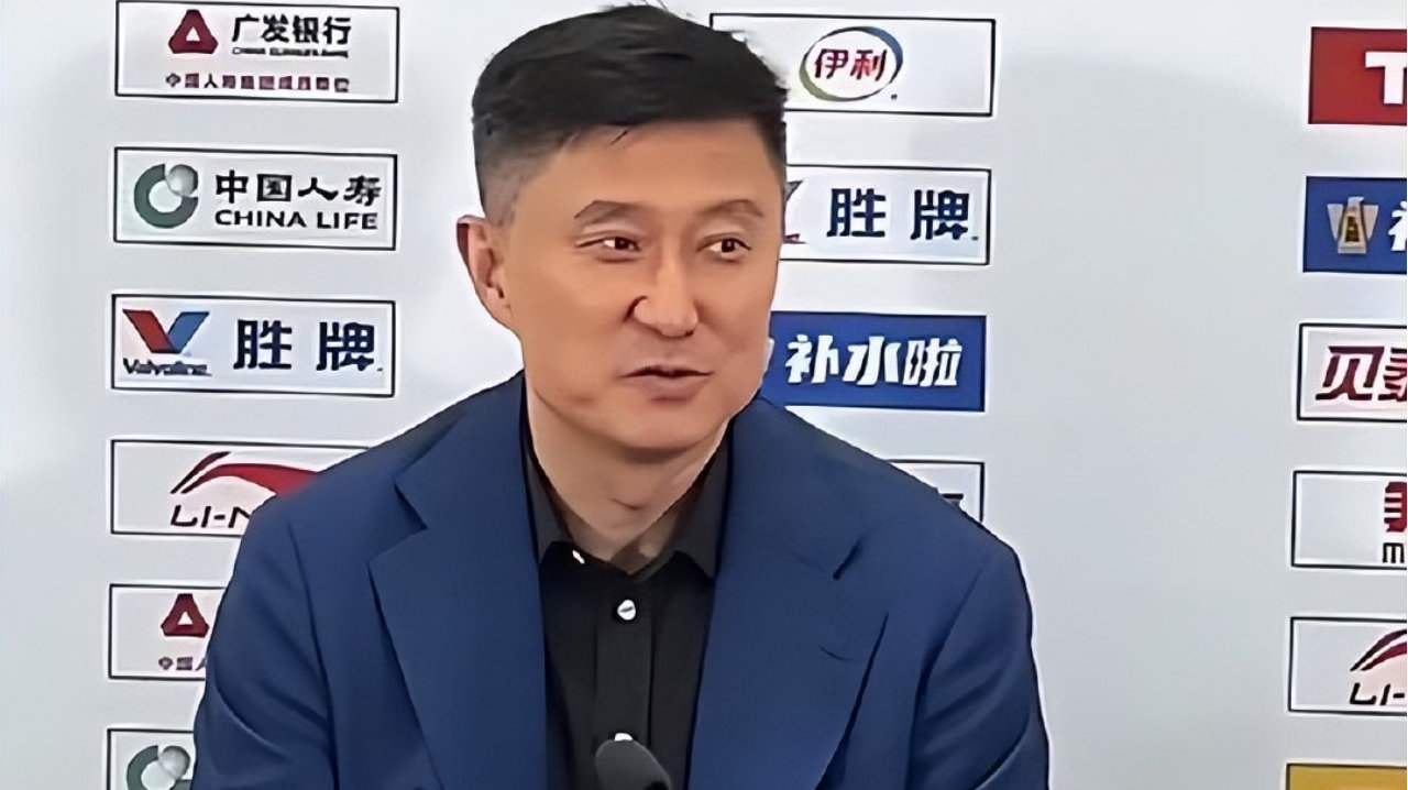 杜锋赛后爆雷人言论！名记：这样说不合适，球迷：荣誉不是甩责的借口