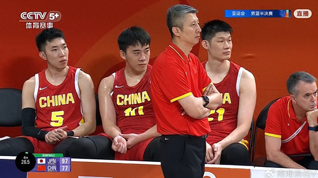 软如面条？男篮2.2米大个子半场0板全场0分 球迷：真不如带上周琦