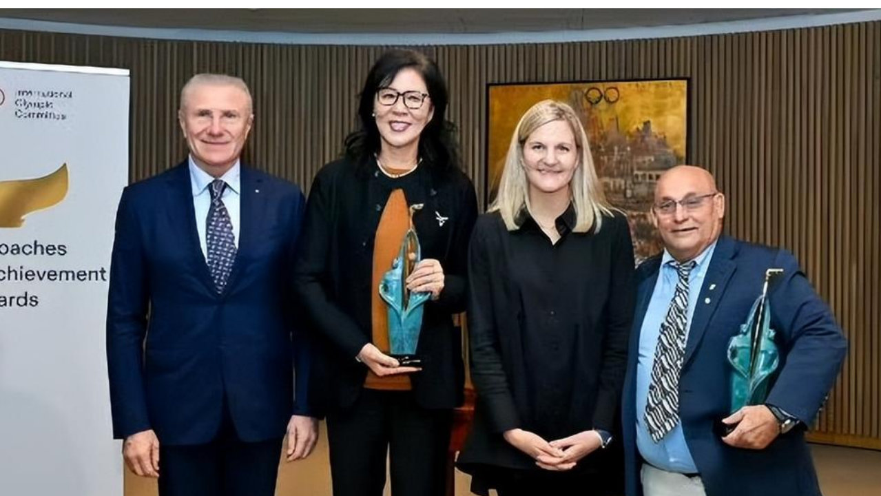 泪目！朱婷祝贺64岁郎平获奖：这十二年来，我始终以恩师您为榜样