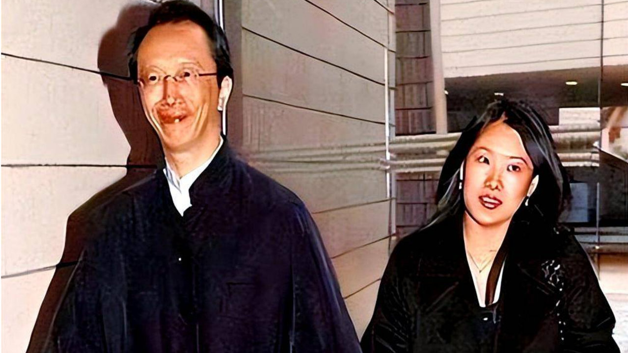 恩爱23年难敌残酷现实！73岁梁锦松已衰老，47岁伏明霞仍美艳如花