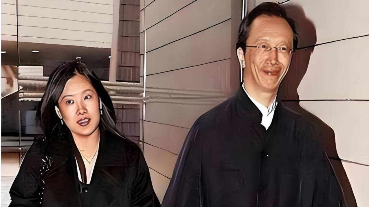 恩爱23年难敌现实！73岁梁锦松已显老态，47岁伏明霞依旧美丽动人