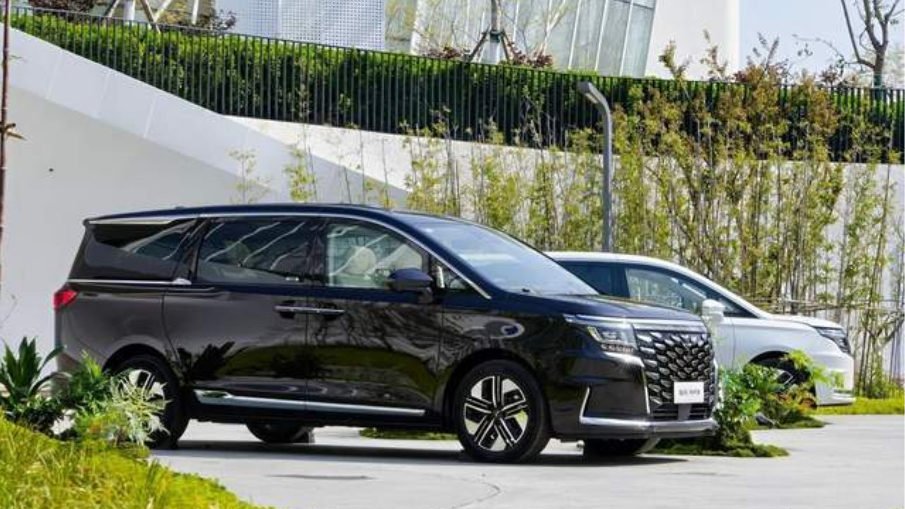 瑞风RF8悦享系列全能满配越级上市，限时抢购价17.69万起！