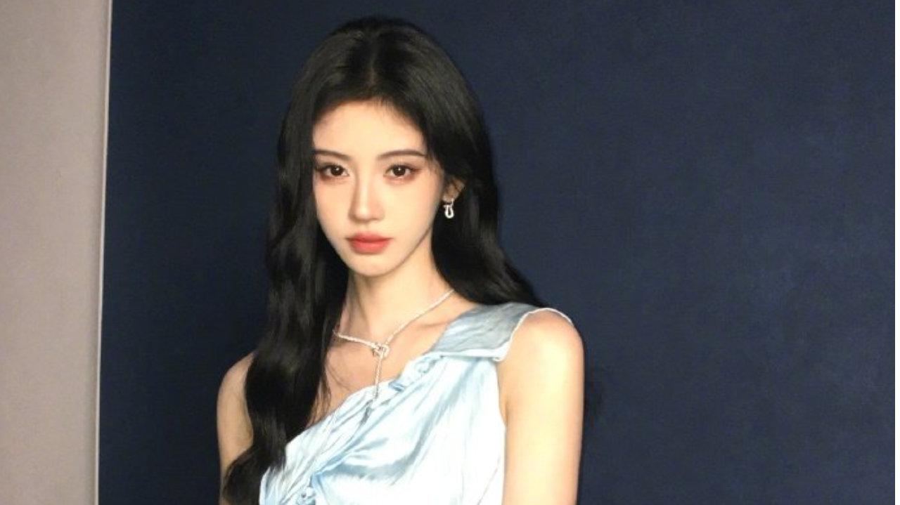 李艺彤官宣离开丝芭，丝芭转发祝福，网友：鞠婧祎羡慕吧？