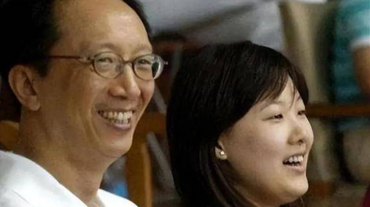 恩爱23年难敌现实！47岁伏明霞仍嫩如少女，73岁梁锦松却憔悴衰老