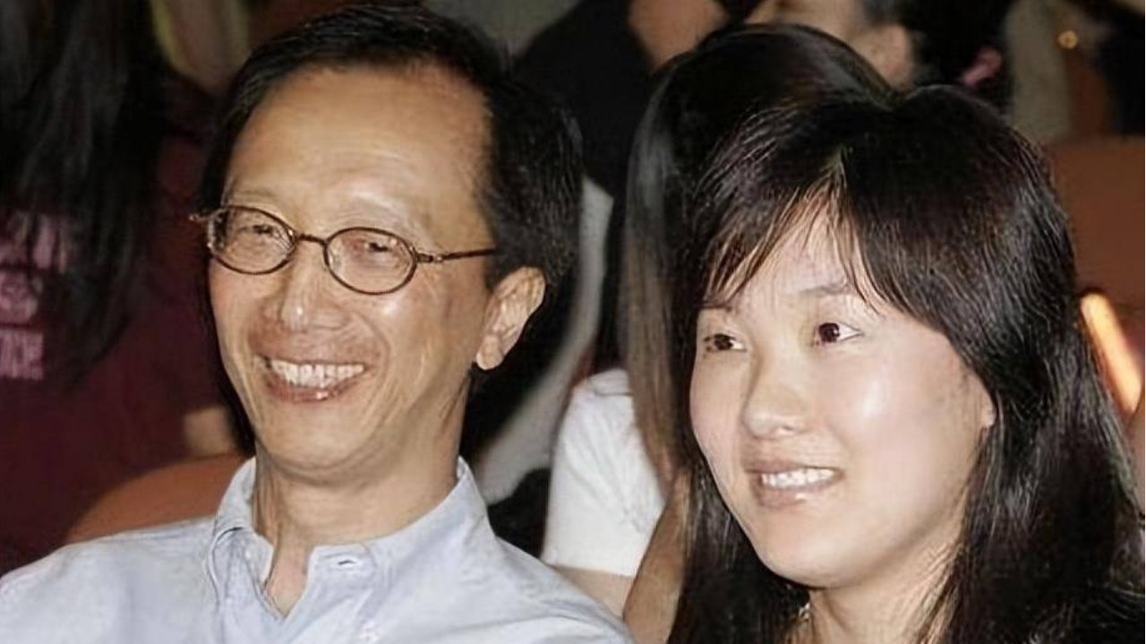 伏明霞怎么也没想到，与梁锦松恩爱23年，仍难逃年龄差异残酷现实