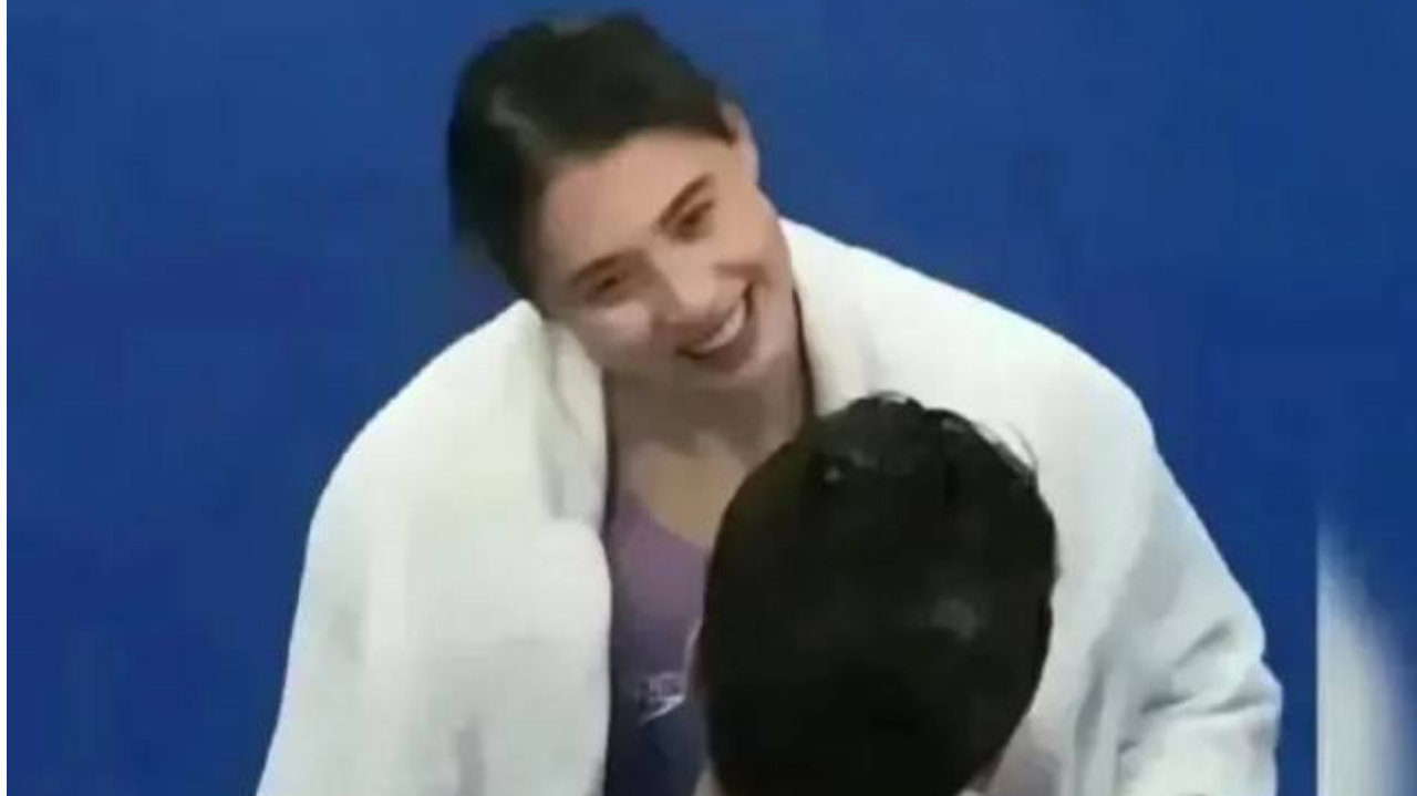 霍启山激动：嫂子我喜欢这个！郭晶晶：等着，嫂子给你要微信去！