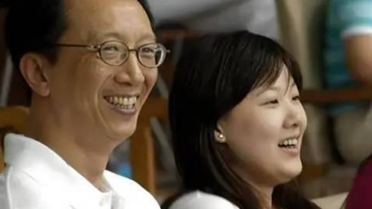 相爱24年，老少恋的扎心真相，在伏明霞梁锦松身上体现得一览无余