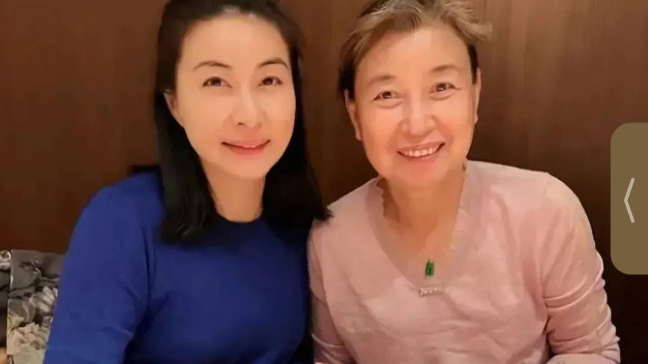 郭晶晶太节俭惹争议！让69岁老妈当保姆不被理解，网友：越富越抠