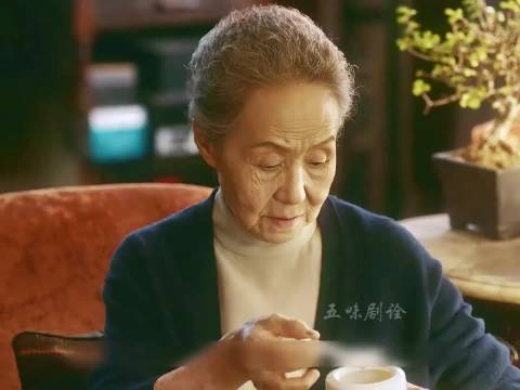 原来一份嫁妆养活三代人不是凡尔赛，而是她的老钱底气