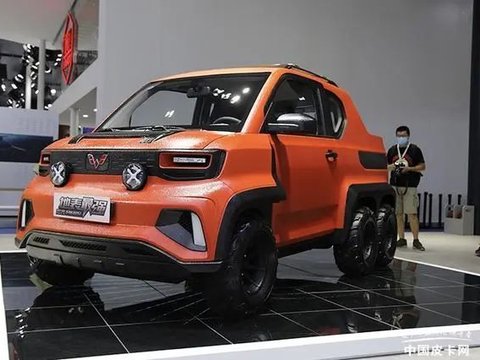 2020成都车展:最吸睛!五菱宏光6*6点燃现场_太平洋号