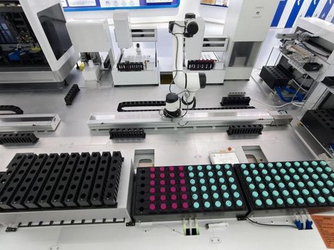 中美同时办赛破解新药研发，背后是一场AI前沿竞争新变局