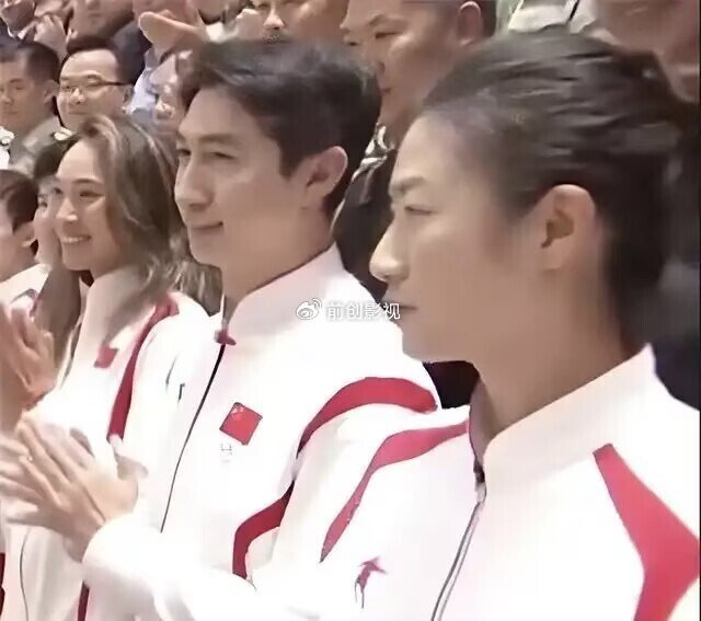 国乒荣耀！丁宁获接见，马琳久违现身，与陈若琳担任第一棒火炬手