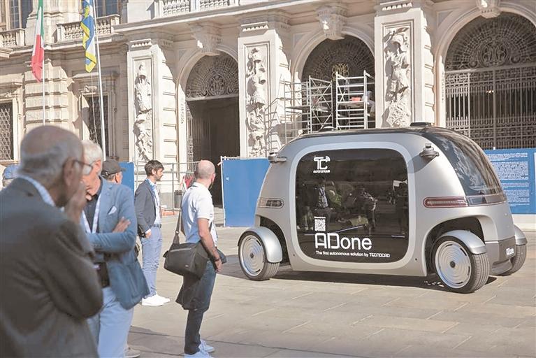 “贵州造”无人驾驶小巴吸引全球目光