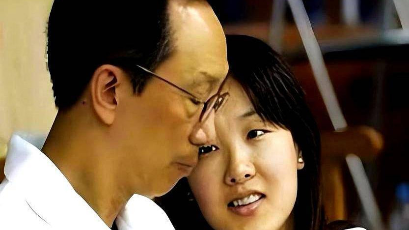 恩爱23年抵不过残酷现实！73岁梁锦松衰老，47岁伏明霞绚烂如花