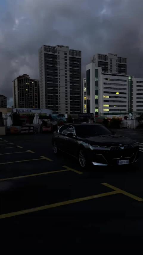 想象一下 你二十岁开7系 会有多狂