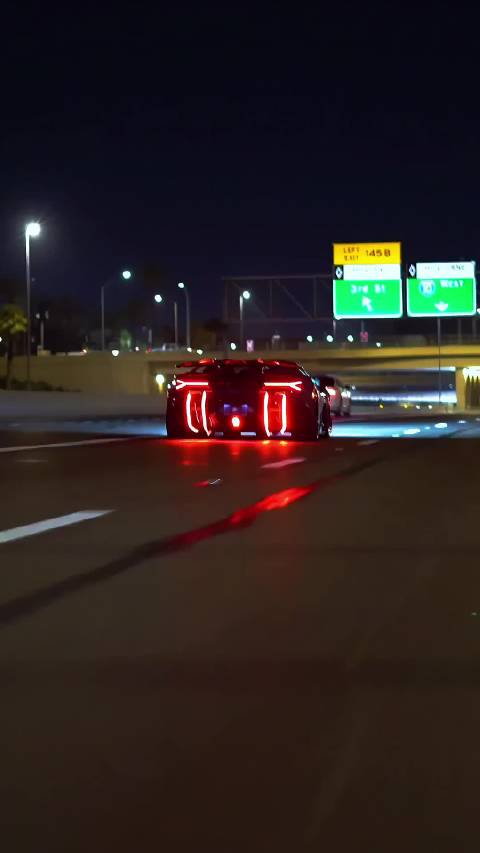 这尾灯谁看谁迷糊，太帅了！