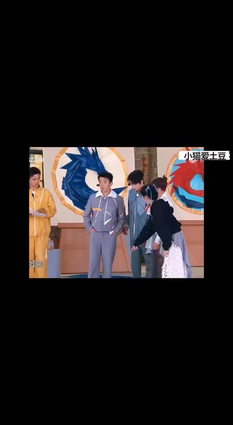 姚译添脾气大的很！却对白男士温柔体贴，果然是被偏爱的有恃无恐