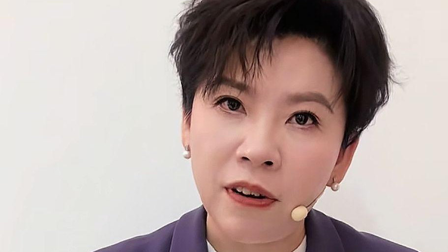 孙颖莎无缘冠军原因曝光？邓亚萍赛后进行总结：女团输在排兵布阵