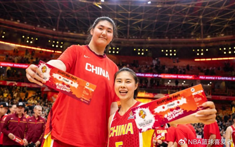 女篮晋级世界杯后遭质疑！前队长吐槽集训太长了：宫鲁鸣太老套了