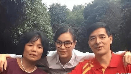 吴敏霞过父亲节给父亲转1000元！爸爸秒退款：父母总为子女着想