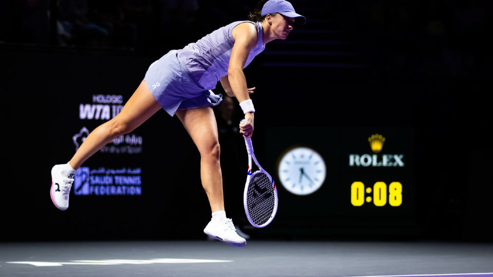 WTA总决赛首日综述：斯瓦泰克旗开得胜，莱巴金娜横扫迎开门红