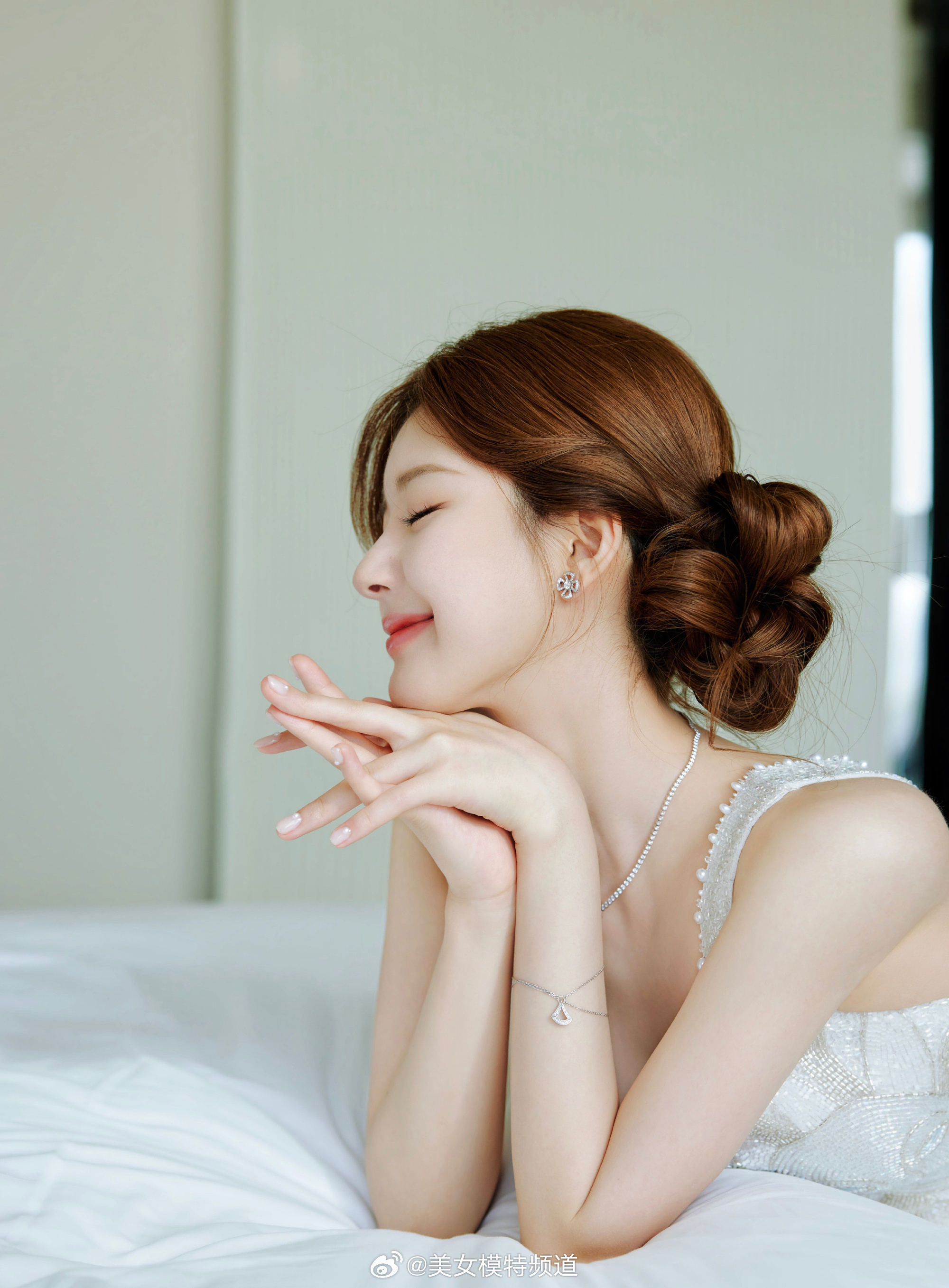 赵露思线下活动造型